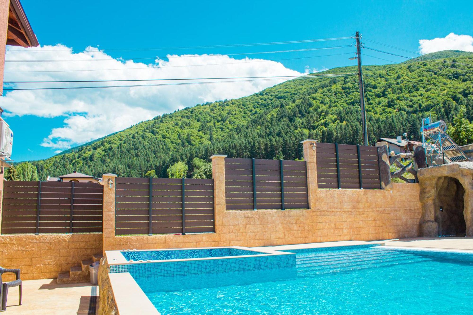 Guesthouse The Rock ساباريفا بانيا المظهر الخارجي الصورة